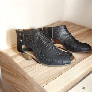 Earth Carson Vicki Leather Women's Gladiator Black Leather Bootie/ Sandal Size 8